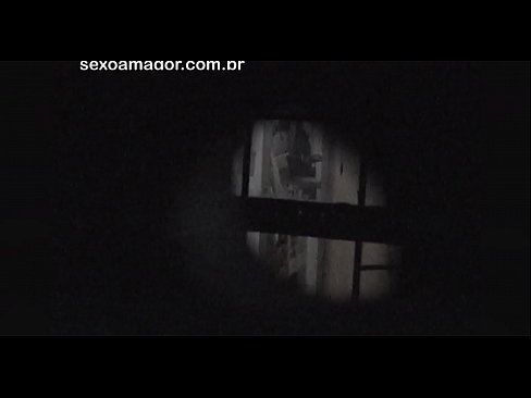 ❤️ Blondie blir i hemmelighet filmet av en nabolagsvoyeur gjemt bak hule murstein ️❌ Superporno ved no.tukifporno.ru ﹏